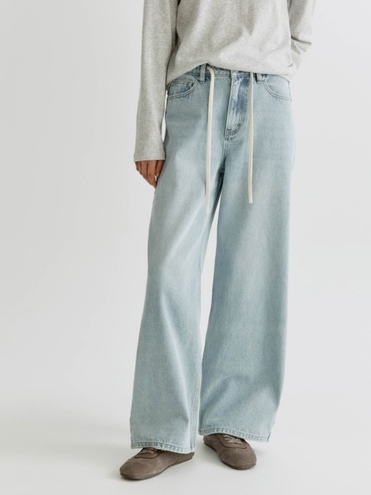 классические прямые джинсы с кулиской от известного бренда по акции