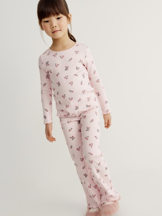 лонгслив с принтом для девочек от известного бренда по акции