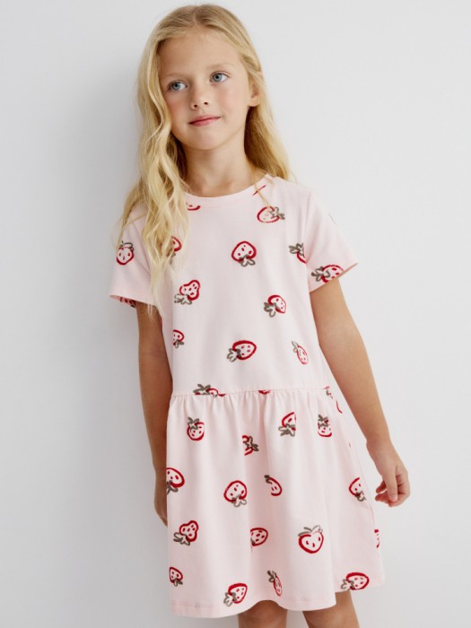 трикотажное платье с принтом для девочек от известного бренда по акции