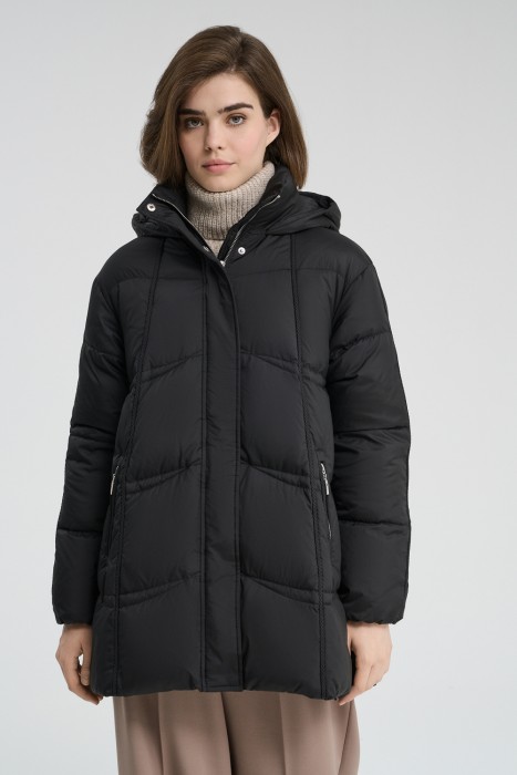 пуховик с капюшоном от известного бренда по акции