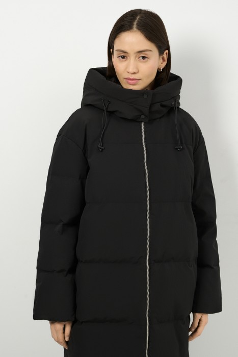 пуховик с капюшоном от известного бренда по акции