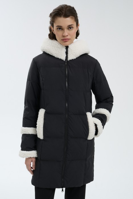 пуховик с капюшоном от известного бренда по акции