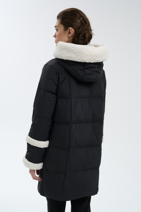 пуховик с капюшоном по цене 2990 руб с промокодом