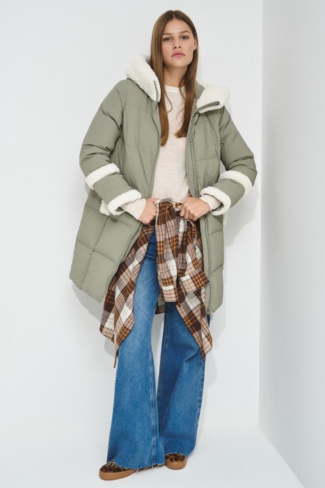 пуховое пальто с отделкой меховой тканью 728664003 фотография