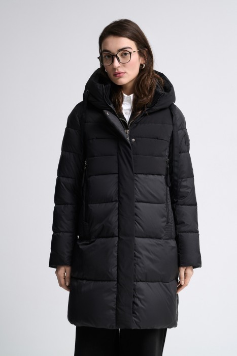 утепленная куртка с капюшоном от известного бренда по акции