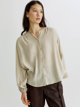 блуза оверсайз с жатым эффектом - женская одежда